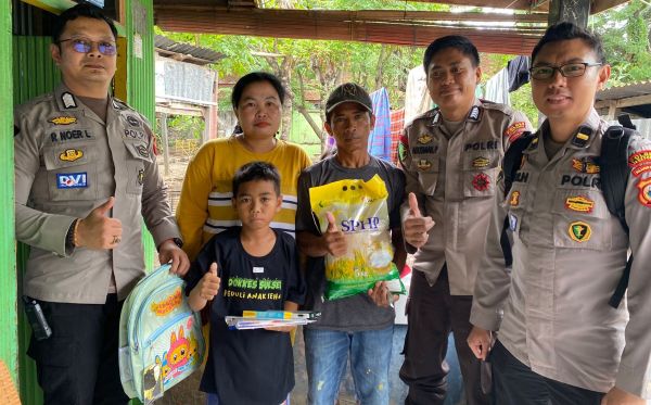 Kapolres Jeneponto Kembali Gelar Sunat Gratis Door to Door, Bagikan Perlengkapan Sekolah dan Sembako