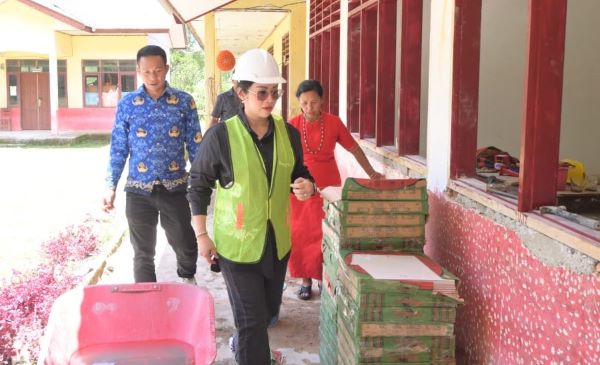 Awasi Revitalisasi Sekolah di Toraja Utara, Eva Tekankan Transparansi dan Kualitas