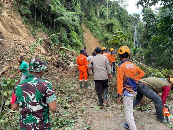 Akses Jalan Palopo-Bastem Kembali Dibuka Usai Longsor di Latuppa