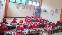 Guru Gugat MBG di MK, Minta Digaji Rp2 Juta Perbulan Awasi MBG Disekolah
