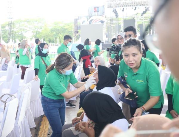 Makassar Pecahkan Rekor MURI Pemasangan Gigi Tiruan Terbanyak