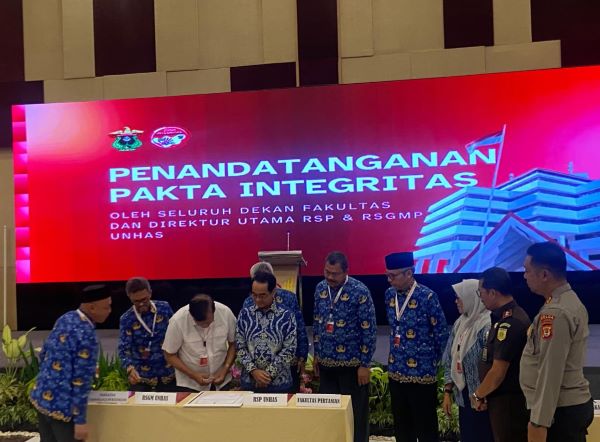 Unhas Teguhkan Komitmen Reformasi Birokrasi Melalui Pencanangan Zona Integritas