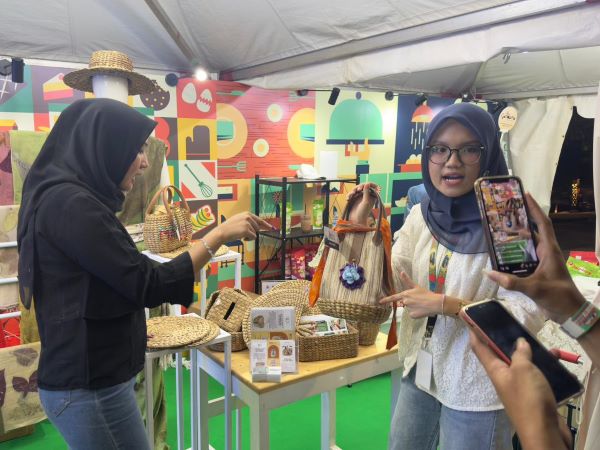 UMKM Binaan PLN UID Sulselrabar Bersinar di Festival Koplo Keliling