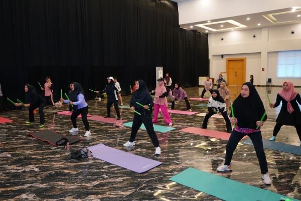 Dharma Wanita Kemenkum Sulsel Ajak Anggota Hidup Sehat Lewat Senam Poundfit