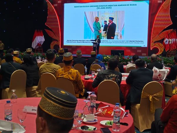 Amran Sulaiman Bicara Soal Traktor, Perkebunan, dan Peran KKSS di Daerah