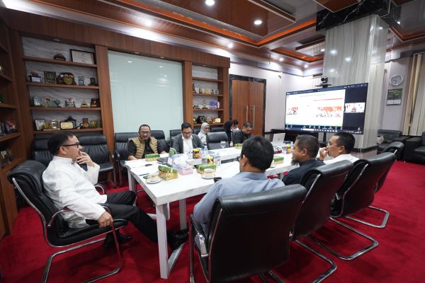 Pemprov Sulsel Segera Aktifkan Kembali Dua Guru Lutra dan Bayarkan Seluruh Haknya