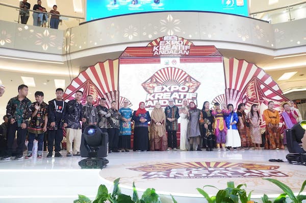Dekranasda Kota Makassar Raih Juara 2 Parade Wastra
