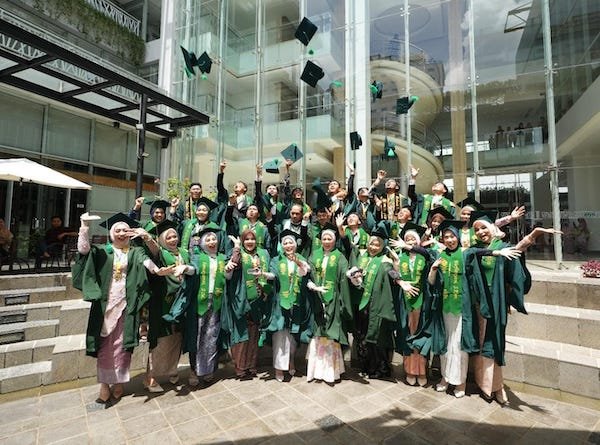 Wisuda Kalla Institute 2025, Lahirkan Sarjana Adaptif dan Profesional
