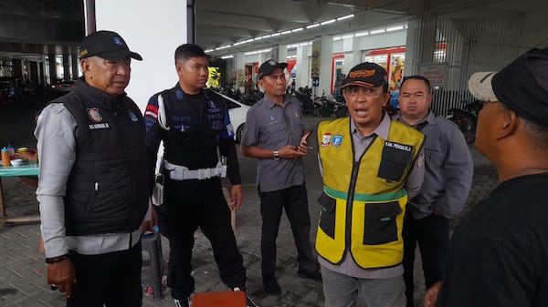 Edukasi dan Penertiban Jukir, Satgas Parkir Makassar Sisir Terowongan Ramayana