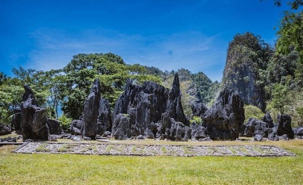 Wamenparekraf Tinjau Leang-Leang di Maros, Pastikan Kesiapan Revalidasi UNESCO Global Geopark 2026