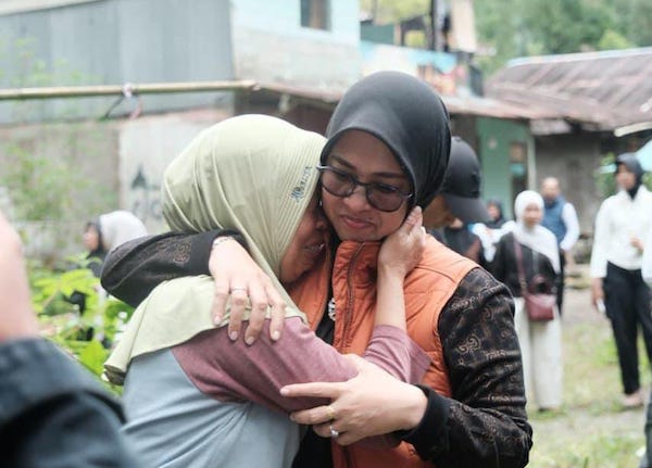 Husniah Talenrang Turun Langsung Temui KME, Rumah Warga Terdampak Longsor Dibedah