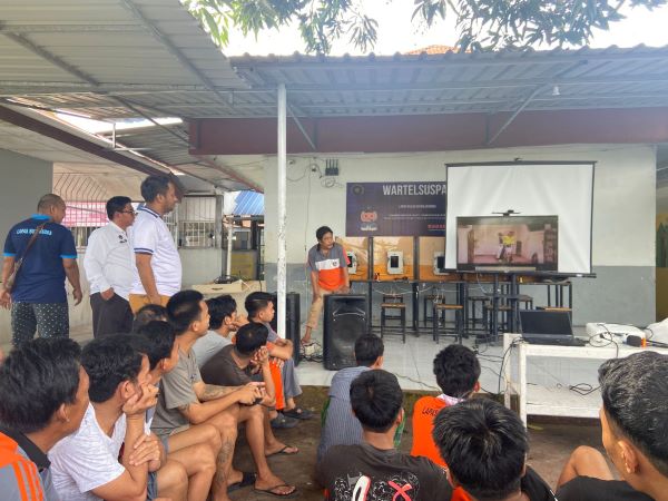 Lapas Bulukumba Sajikan Film Komedi Nobar Libur Natal bagi Warga Binaan