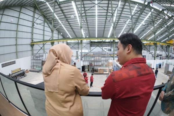 Pabrik Tempered Glass Pertama di Sulsel Resmi Beroperasi