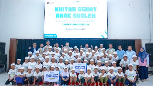 Hadirkan Kebermanfaatan bagi Rakyat, PLN Gelar Khitan Sehat Anak Sholeh di Makassar