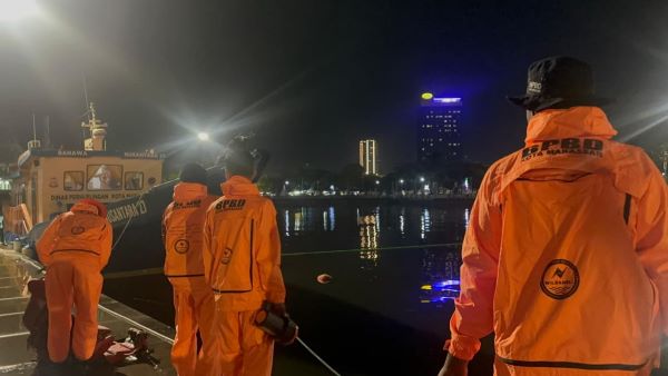 BPBD Makassar Evakuasi Lima Nelayan Terombang-ambing di Perairan Barrang Lompoa
