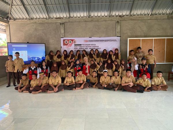 Mahasiswa KKN Unhas Gelar Edukasi Hukum Lingkungan dan Penghijauan di SD 1 Lawawoi