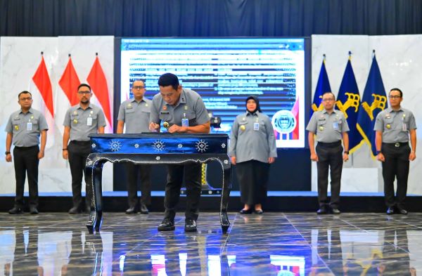 Wujudkan Birokrasi Bersih dan Melayani, Kemenkum Sulsel Tandatangani Komitmen Pembangunan ZI 2026