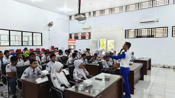 Astra Motor Sulsel Edukasi Safety Riding untuk Siswa SMKN 4 Gowa