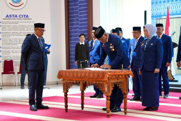 Gubernur Suhardi Duka Lantik 14 Pejabat Pimpinan Tinggi Pratama, Ini Daftarnya