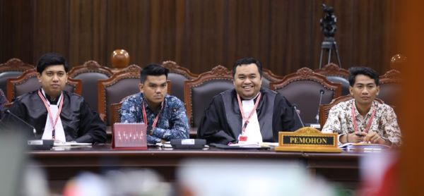 Lipatan Bendera Bisa Dianggap Menodai, Penjual Adukan Pasal KUHP ke MK