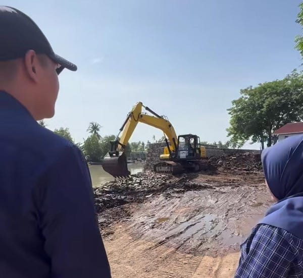 Respon Kebutuhan Warga, Bupati Bantaeng Tinjau Perbaikan Tanggul Lembang Cina