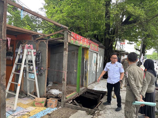 20 Tahun Kuasai Trotoar, 19 Lapak PKL Sultan Alauddin Akhirnya Ditertibkan