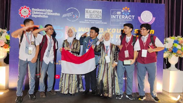 Bantaeng Mendunia! Siswi SMAN 1 Sabet 3 Medali di Bangkok