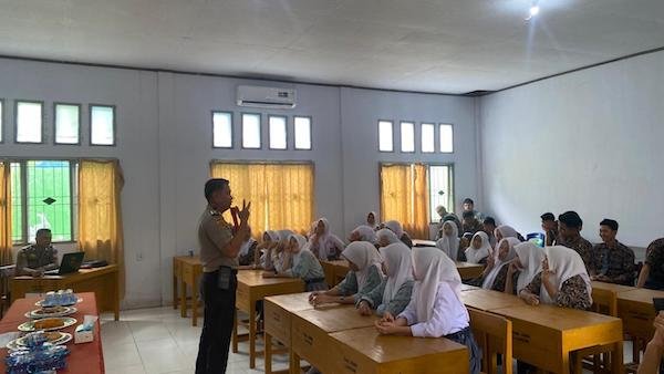 Siapkan Generasi Tangguh, Polres Jeneponto Jemput Bola Sosialisasi Penerimaan Polri 2026 di SMAN 8