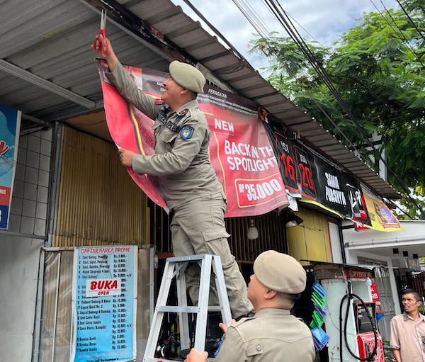 Tindak Lanjut Arahan Presiden, Reklame Gowa Ditertibkan