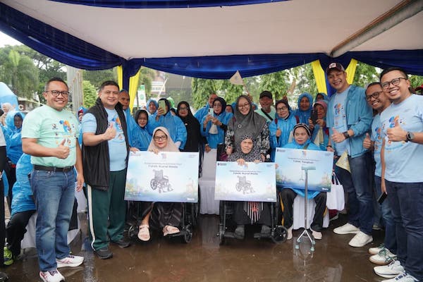 HUT ke-11 Mandiri Taspen, Appi Serahkan Bantuan CSR ke Pensiunan