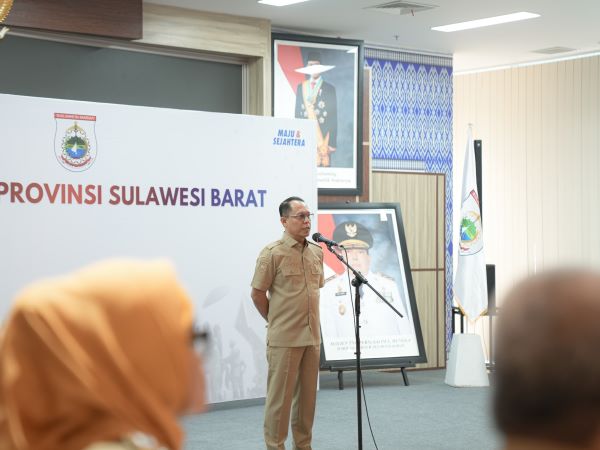Percepat Kinerja 2026, Sekda Sulbar Serahkan SK Plt Eselon III
