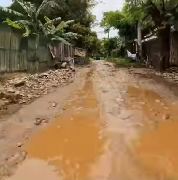 Viral Jalan Berlumpur SMA 22 Makassar Ternyata Bukan Kewenangan Pemkot