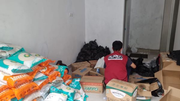 Yayasan Mahtan Salurkan Ratusan Paket Ramadan hingga Takjil