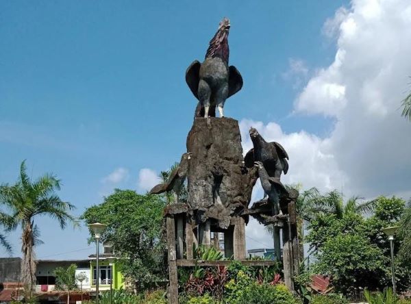 Andi Suharmika Ungkap Warga Minta Patung Ayam Daya Direhabilitasi