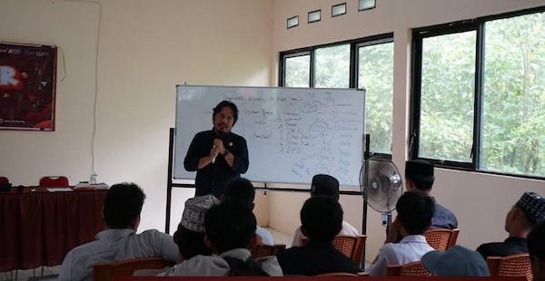 Edukasi Demokrasi Sejak Dini, KPU Bantaeng Sambangi SMKN 5