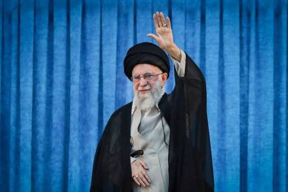 Pemimpin Tertinggi Iran Ali Khamenei Gugur di Teheran