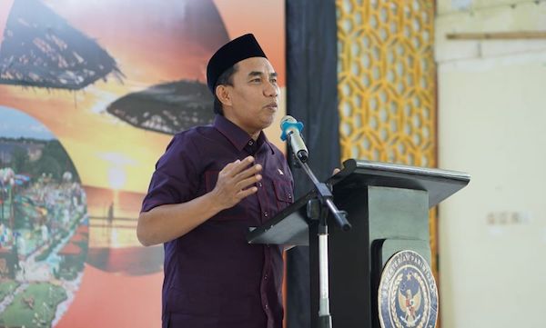 Daeng Se’re Bantu Helm dan KTA untuk Bentor Takalar