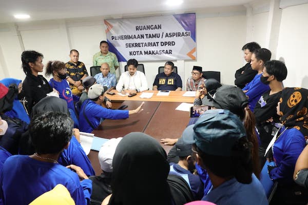 Geruduk Kantor DPRD Kota Makassar, Dewan Siap Mediasi PKL dan Pemkot Makassar