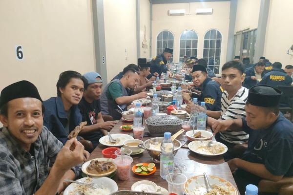 Sajikan Gantala Jarang, Sat Reskrim Polres Jeneponto Rajut Silaturahmi dengan Jurnalis