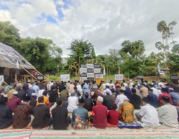 Gelar Salat Id Lebih Awal, Ratusan Warga di Bajeng Barat Gowa Rayakan Lebaran