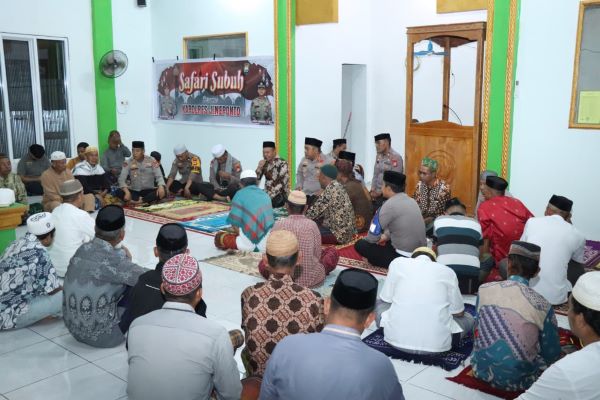 Safari Subuh di Desa Langkura, Kapolres Jeneponto Ajak Warga Jaga Kamtibmas