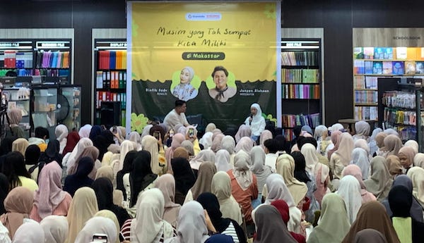 Setelah 8 Tahun, Tsana Kembali ke Makassar dalam Tur Buku Terbarunya