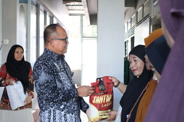 Lapas Bulukumba Bagikan Sembako untuk Keluarga WBP dan Warga Sekitar