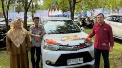 Gubernur Sulsel Serahkan Mobil Layanan Kesehatan untuk Warga Rongkong