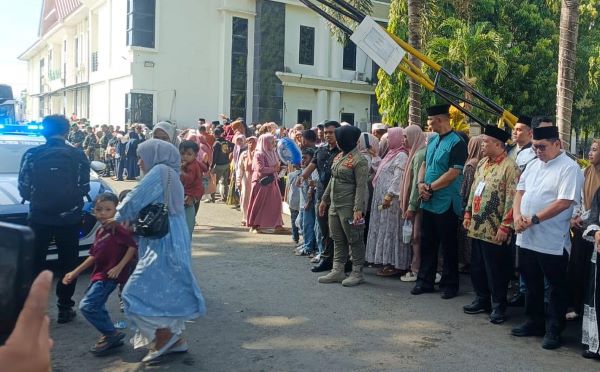 69 Jemaah Calon Haji Asal Takalar Resmi Diberangkatkan Menuju Arab Saudi
