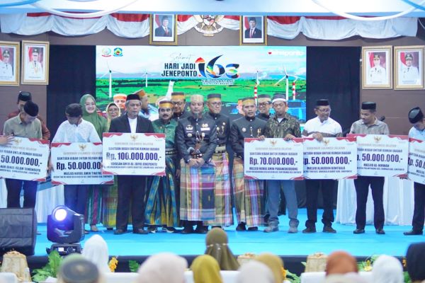 Gubernur Sulsel Guyur Bantuan Rp10 Miliar di HUT Jeneponto
