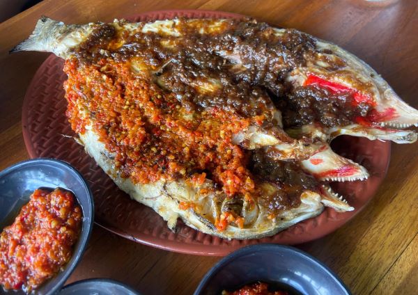 Wisata Kuliner di Danau Tanjung Bunga, Sajikan Hidangan Laut Nikmat dan Terjangkau