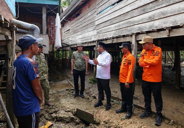 Gubernur Sulsel Gelontorkan Rp1 Miliar untuk Bantuan Kedaruratan Banjir di Bone
