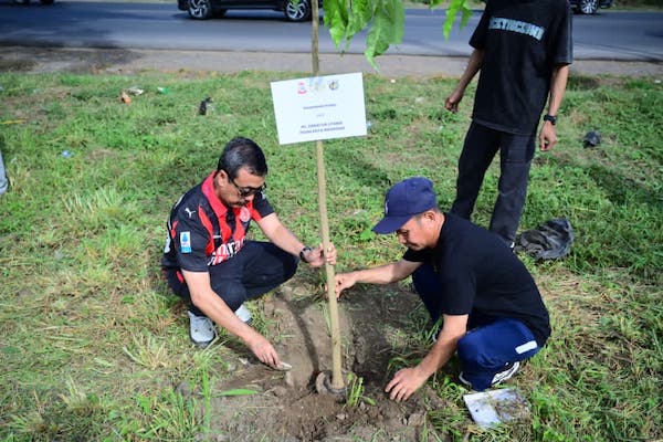 Hadiri Penanaman Pohon Bersama KNPI, Plt Dirut PDAM Makassar Dorong Penghijauan Kota