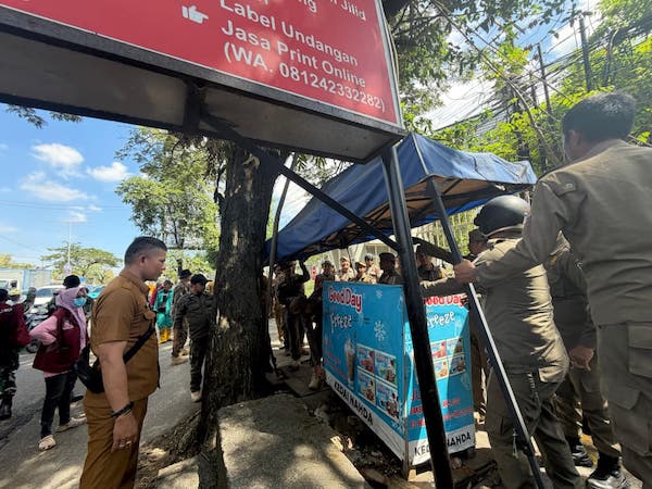 Berdiri di Atas Fasum hingga 10 Tahun, 25 PKL Tamalanrea Ditertibkan